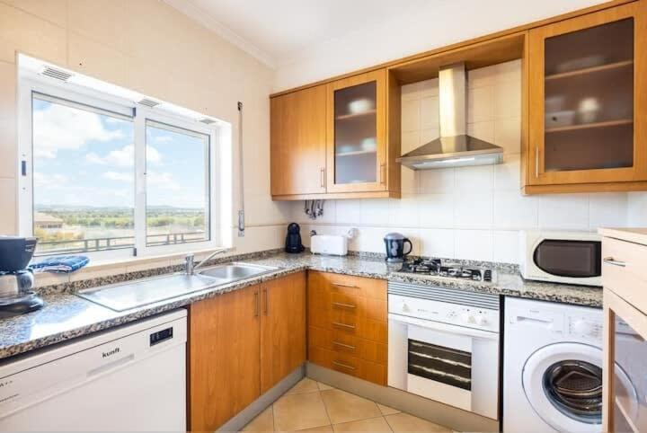 Apartment Alfarmar - Pool, Beach Only A Few Minutes Away Albufeira Ngoại thất bức ảnh
