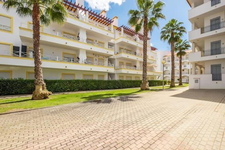 Apartment Alfarmar - Pool, Beach Only A Few Minutes Away Albufeira Ngoại thất bức ảnh
