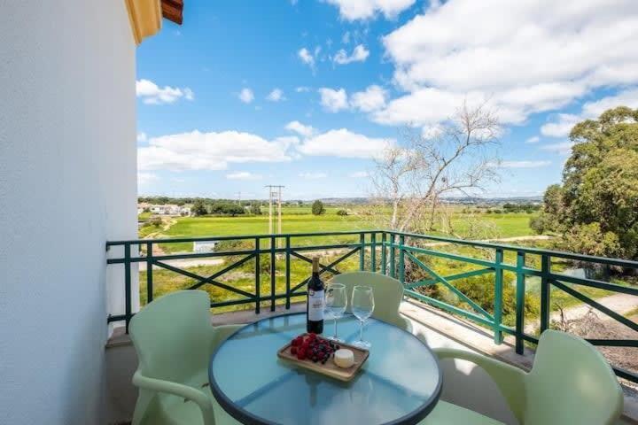 Apartment Alfarmar - Pool, Beach Only A Few Minutes Away Albufeira Ngoại thất bức ảnh