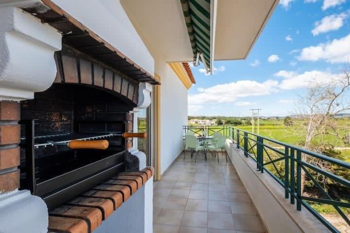 Apartment Alfarmar - Pool, Beach Only A Few Minutes Away Albufeira Ngoại thất bức ảnh