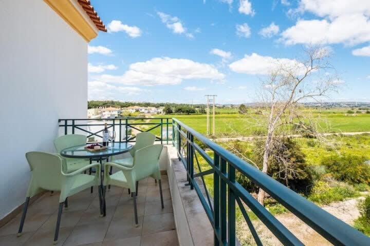 Apartment Alfarmar - Pool, Beach Only A Few Minutes Away Albufeira Ngoại thất bức ảnh